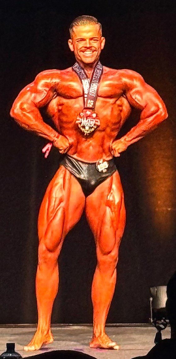 Front Lat Spread mit Medaille